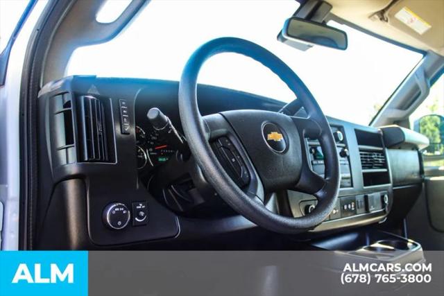 2025 Chevrolet Express Passenger RWD 3500 Extended Wheelbase LT