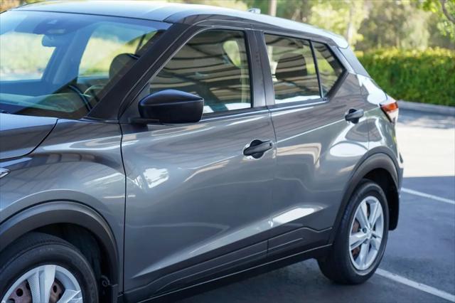 2022 Nissan Kicks S Xtronic CVT