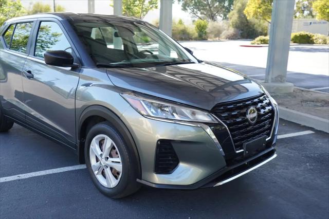 2022 Nissan Kicks S Xtronic CVT