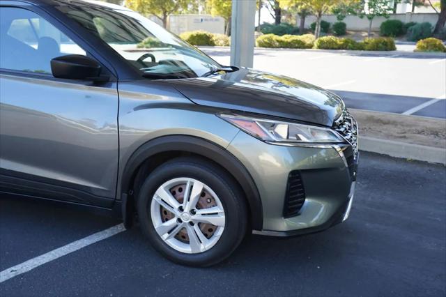 2022 Nissan Kicks S Xtronic CVT