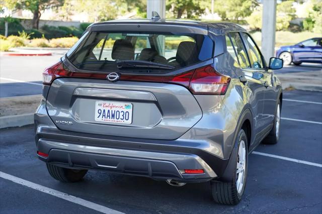 2022 Nissan Kicks S Xtronic CVT