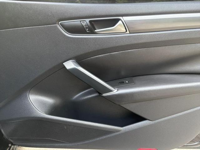 2017 Volkswagen Passat 1.8T R-Line