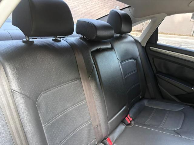 2017 Volkswagen Passat 1.8T R-Line