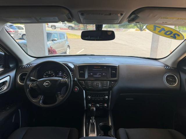 2017 Nissan Pathfinder SV