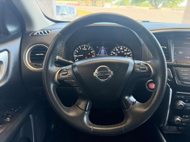2017 Nissan Pathfinder SV