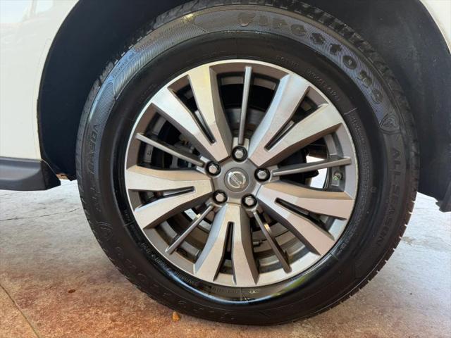 2017 Nissan Pathfinder SV