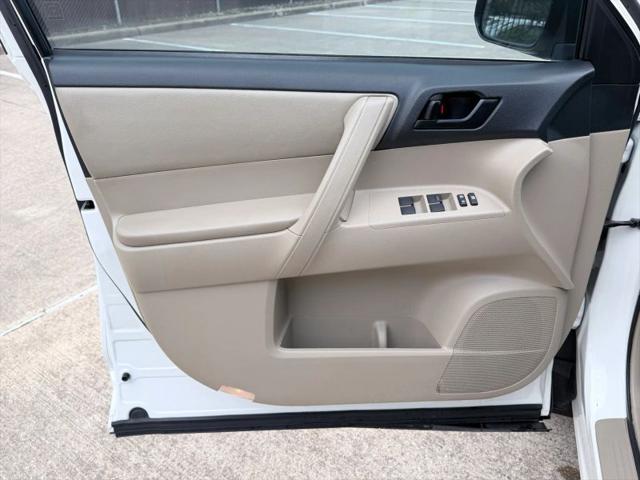 2012 Toyota Highlander SE