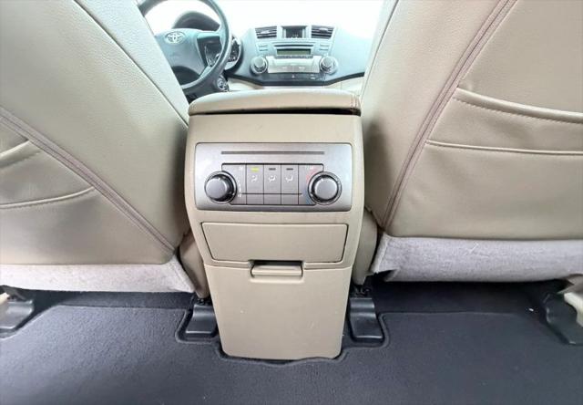 2012 Toyota Highlander SE