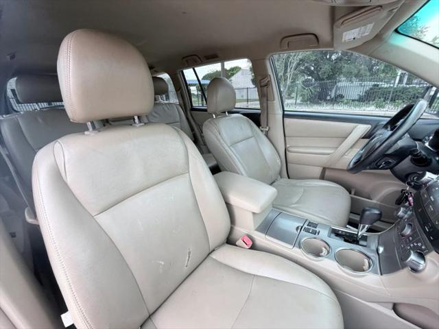 2012 Toyota Highlander SE