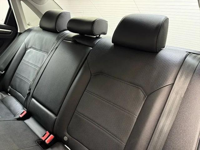 2017 Volkswagen Passat 1.8T SE