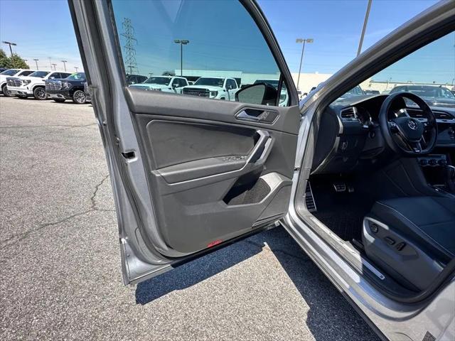 2021 Volkswagen Tiguan 2.0T SE R-Line Black