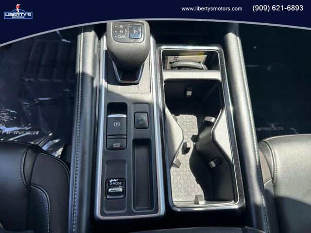 2022 Nissan Pathfinder SL 2WD