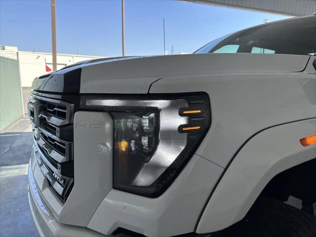 2025 GMC Sierra 2500HD 4WD Crew Cab Standard Bed AT4
