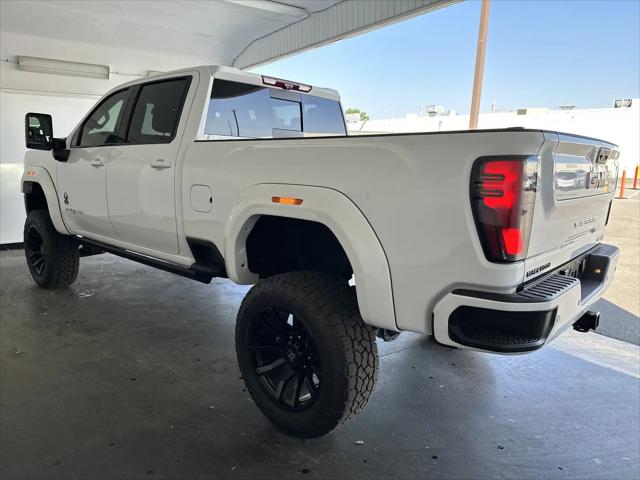 2025 GMC Sierra 2500HD 4WD Crew Cab Standard Bed AT4
