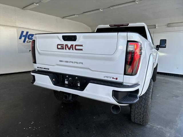 2025 GMC Sierra 2500HD 4WD Crew Cab Standard Bed AT4