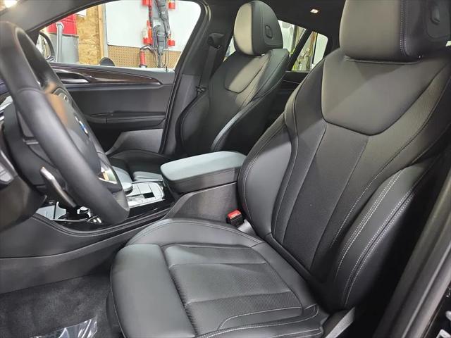 2025 BMW X4 xDrive30i