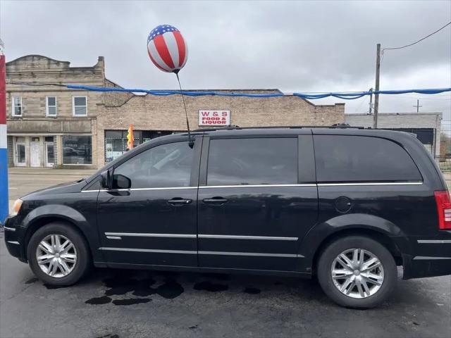 2010 Chrysler Town & Country Touring for sale in Rockford, IL