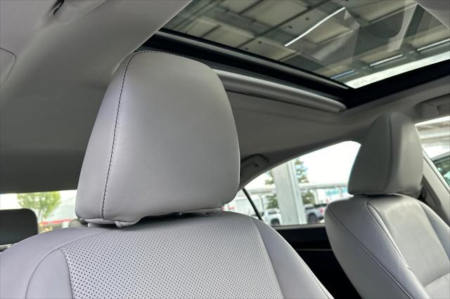 2013 Lexus ES 350 4dr Sdn