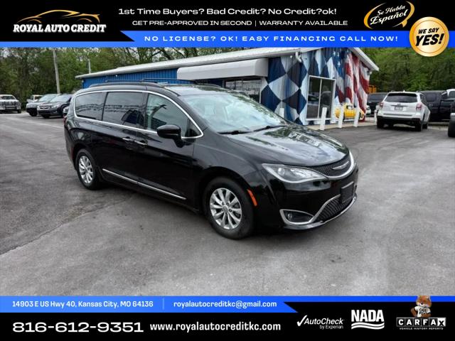 2017 Chrysler Pacifica Touring-L for sale in Kansas City, MO