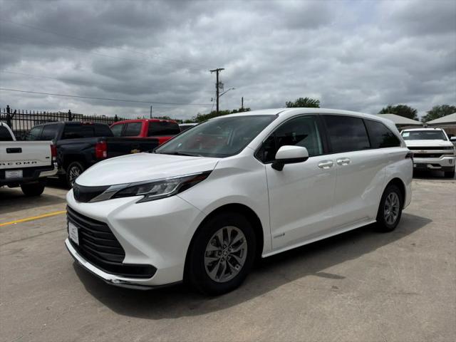 2021 Toyota Sienna LE for sale in San Antonio, TX