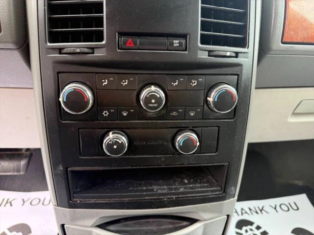2008 Chrysler Town & Country LX