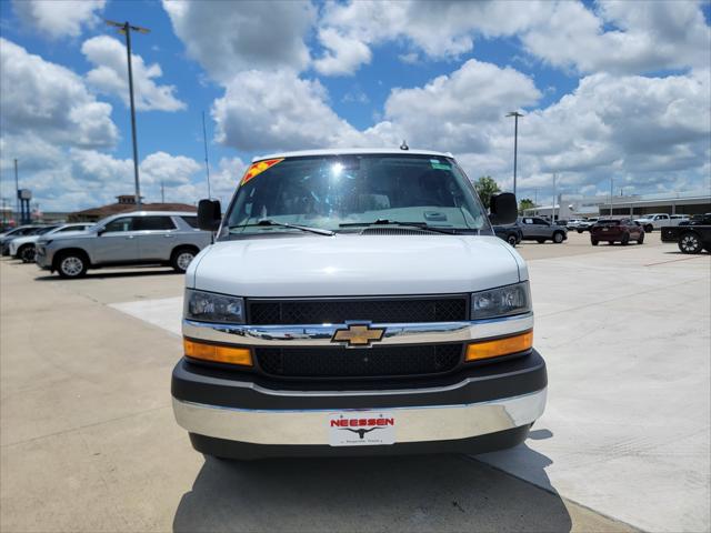 2025 Chevrolet Express Passenger RWD 3500 Extended Wheelbase LT