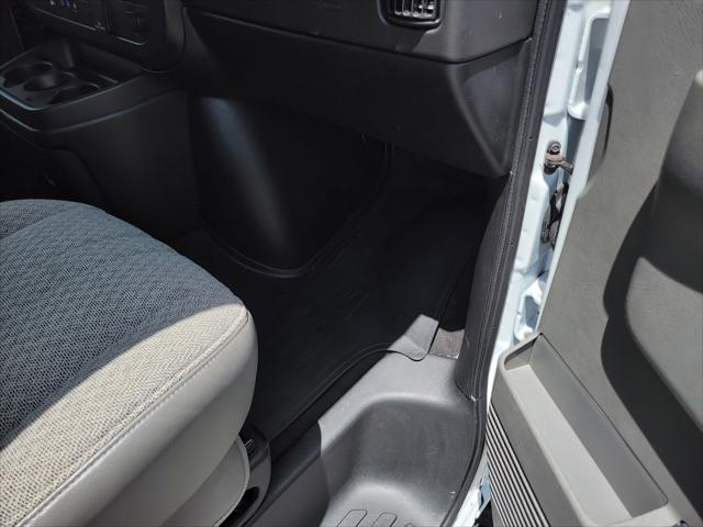 2025 Chevrolet Express Passenger RWD 3500 Extended Wheelbase LT