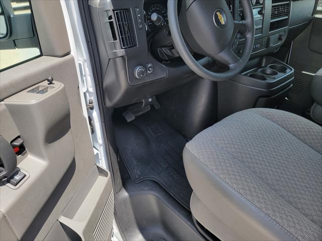 2025 Chevrolet Express Passenger RWD 3500 Extended Wheelbase LT