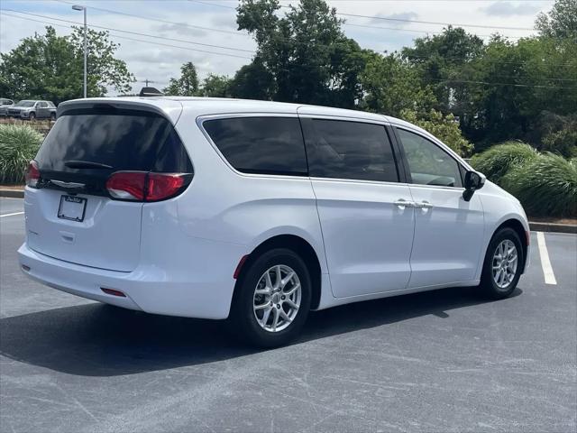 2023 Chrysler Voyager LX