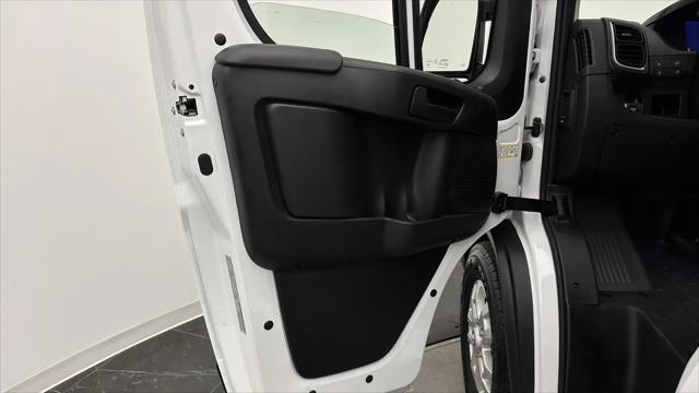 2025 Ram ProMaster Cargo Van SLT+ Low Roof 136" WB