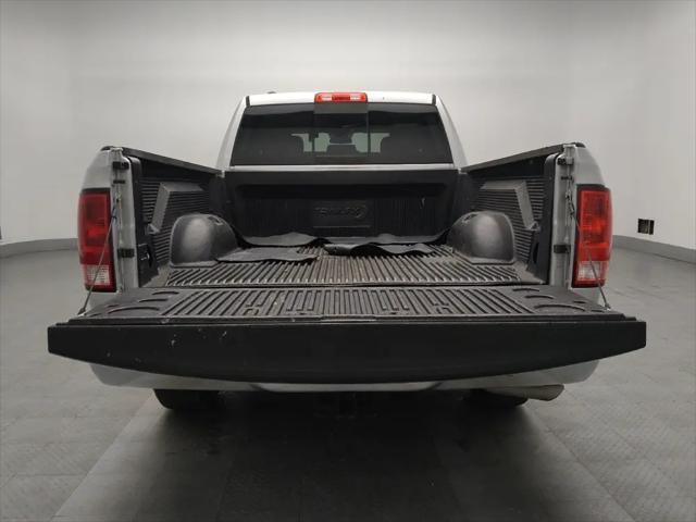2019 Ram 1500 Classic SLT Crew Cab 4x2 6'4" Box