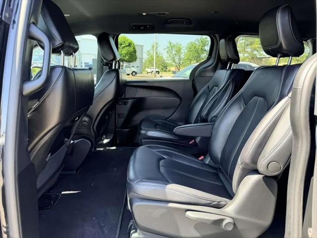 2023 Chrysler Pacifica Hybrid Touring L
