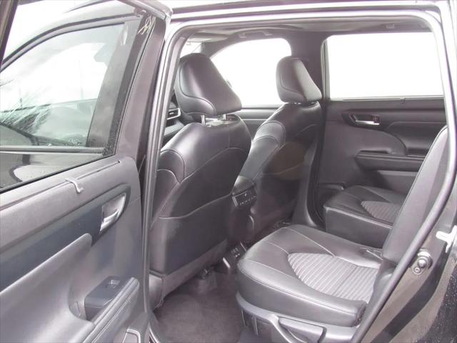 2025 Toyota Highlander XSE