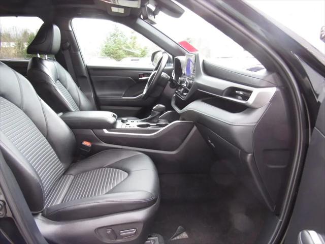 2025 Toyota Highlander XSE