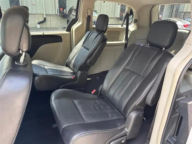 2015 Chrysler Town & Country Touring