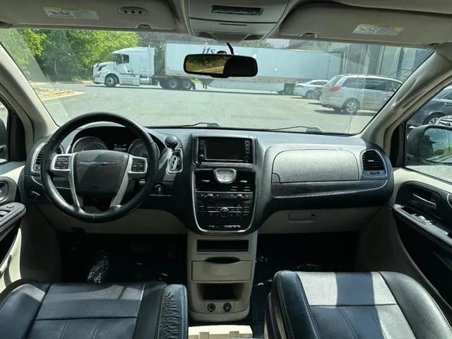 2015 Chrysler Town & Country Touring