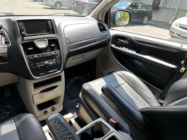 2015 Chrysler Town & Country Touring