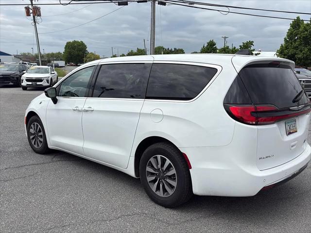 2024 Chrysler Pacifica Hybrid Select