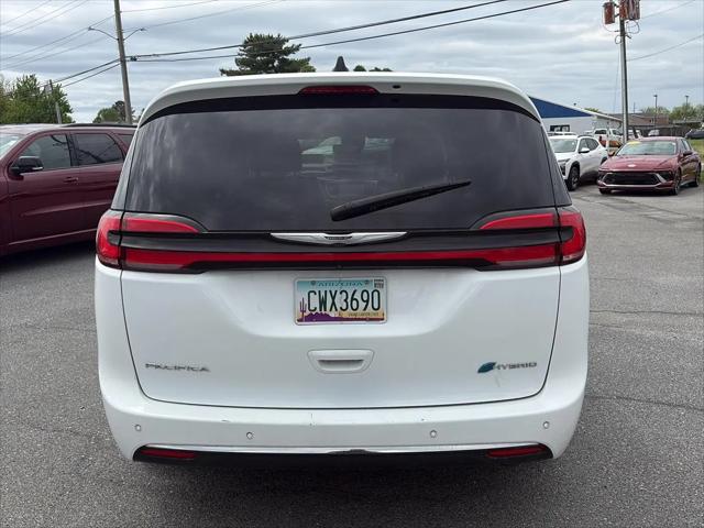 2024 Chrysler Pacifica Hybrid Select