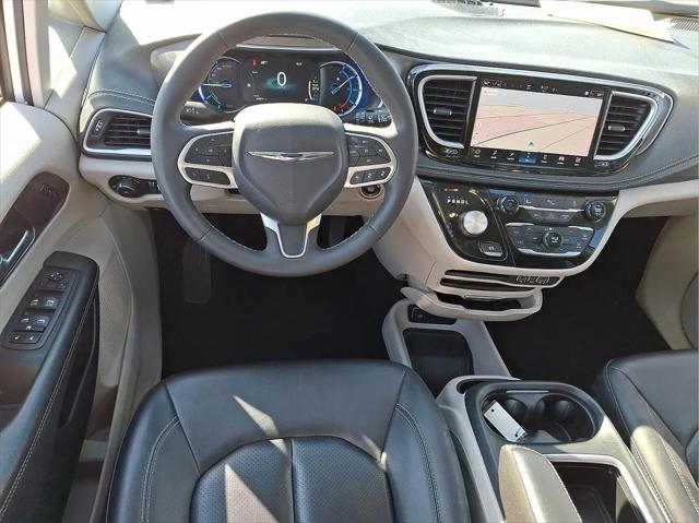 2024 Chrysler Pacifica Hybrid Select