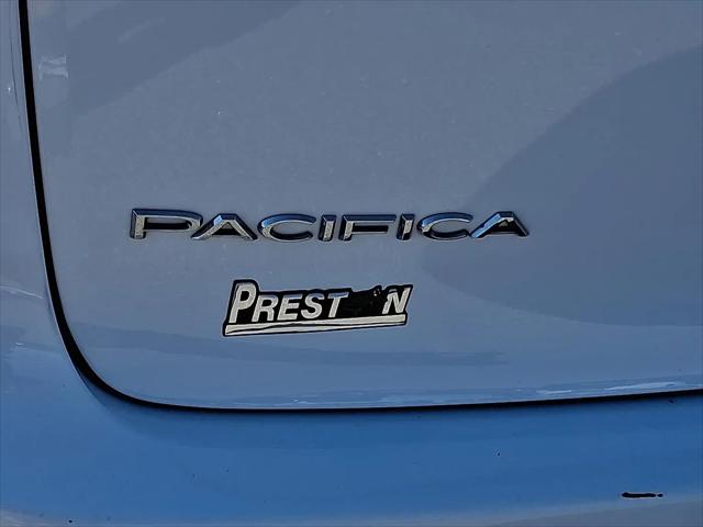 2024 Chrysler Pacifica Hybrid Select