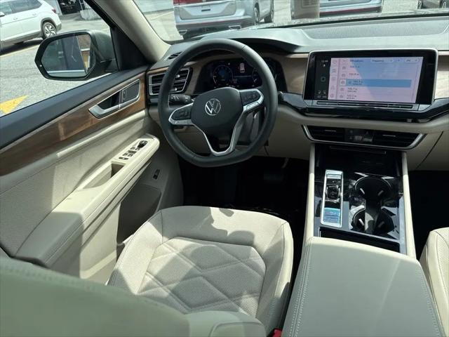 2026 Volkswagen Atlas SE with Technology