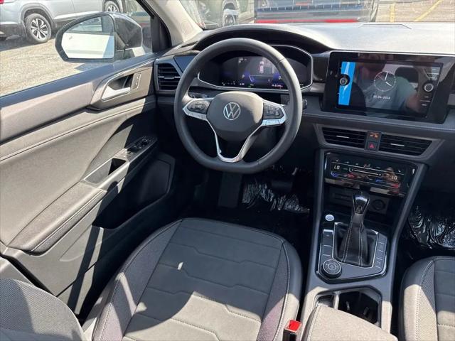 2026 Volkswagen Taos SE Black