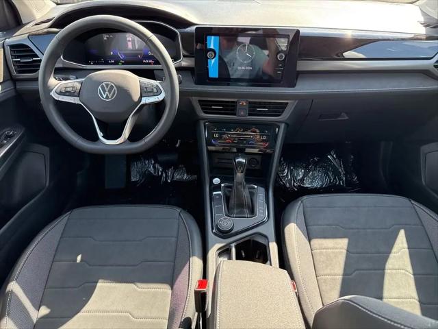 2026 Volkswagen Taos SE Black