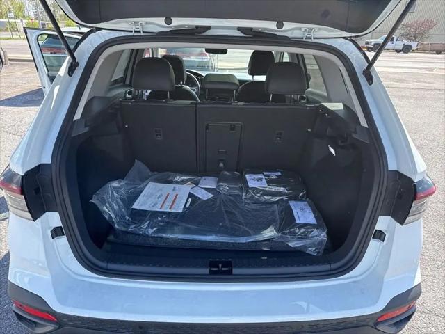 2026 Volkswagen Taos SE Black