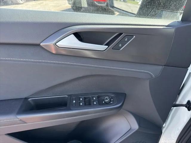 2026 Volkswagen Taos SE Black