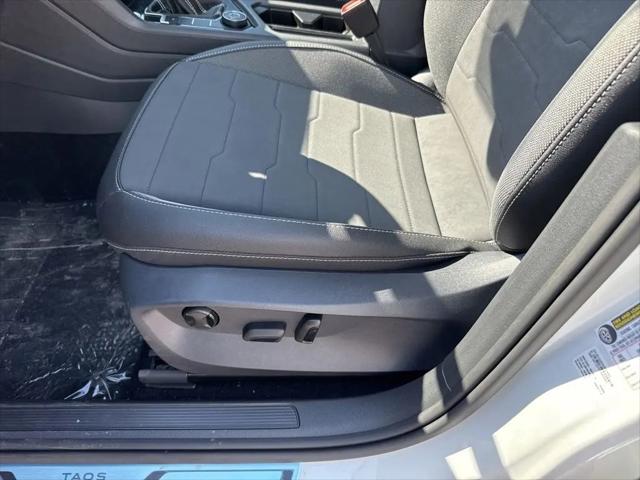 2026 Volkswagen Taos SE Black