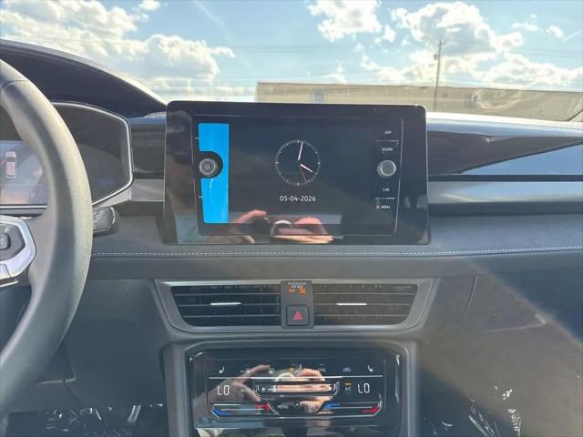 2026 Volkswagen Taos SE Black