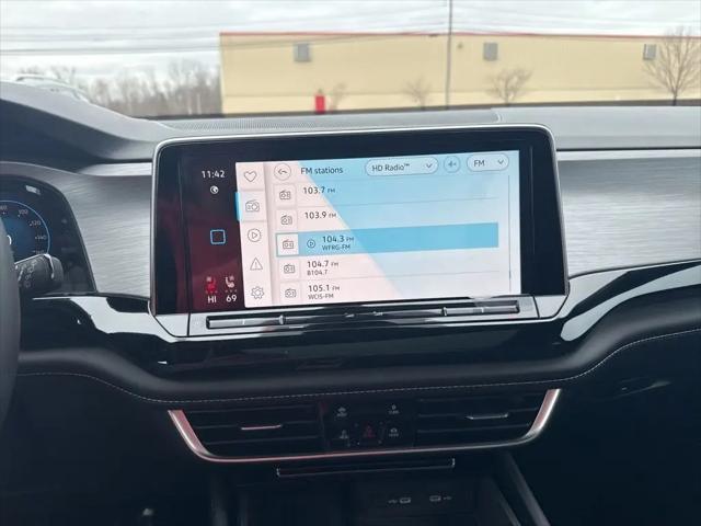 2026 Volkswagen Atlas Cross Sport SE with Technology