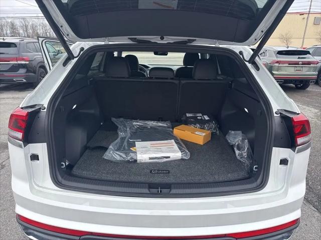 2026 Volkswagen Atlas Cross Sport SE with Technology
